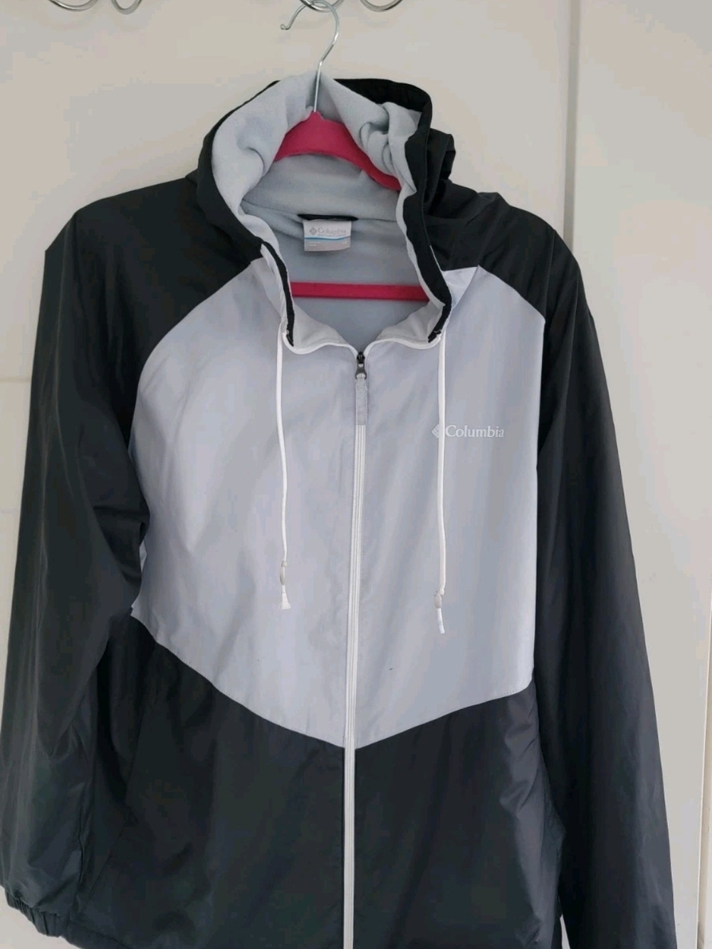 Columbia Women’s Two-Tone Hooded Windbreaker - Black & Light Gray